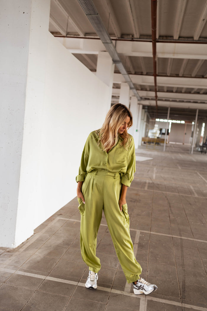 Olive green Chandler fluid cargo pants fabric detail