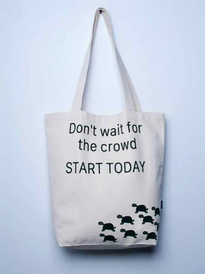 Tote in heavy, organic canvas cotton - Don't wait for the crowd