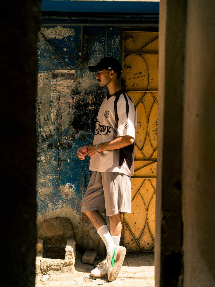 Man wearing GROOVY Aim oversized basketball jersey, mesh streetwear top, Pakistan