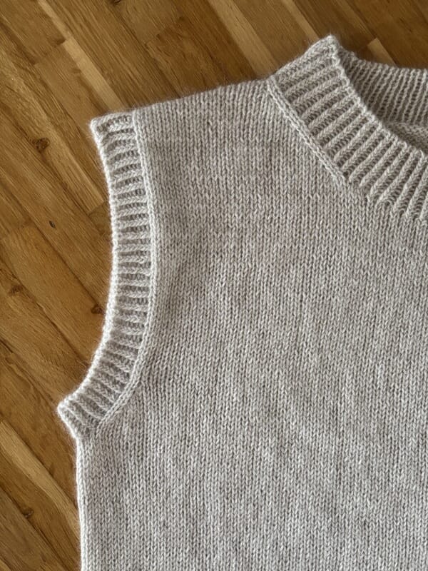 Diamond Line Vest by Siersknit, knitting kit in Önling No 3