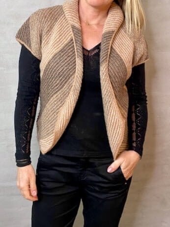 Duet vest by Hanne Falkenberg, No 20 knitting kit