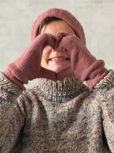 Elvira Mittens, No 1 knitting kit