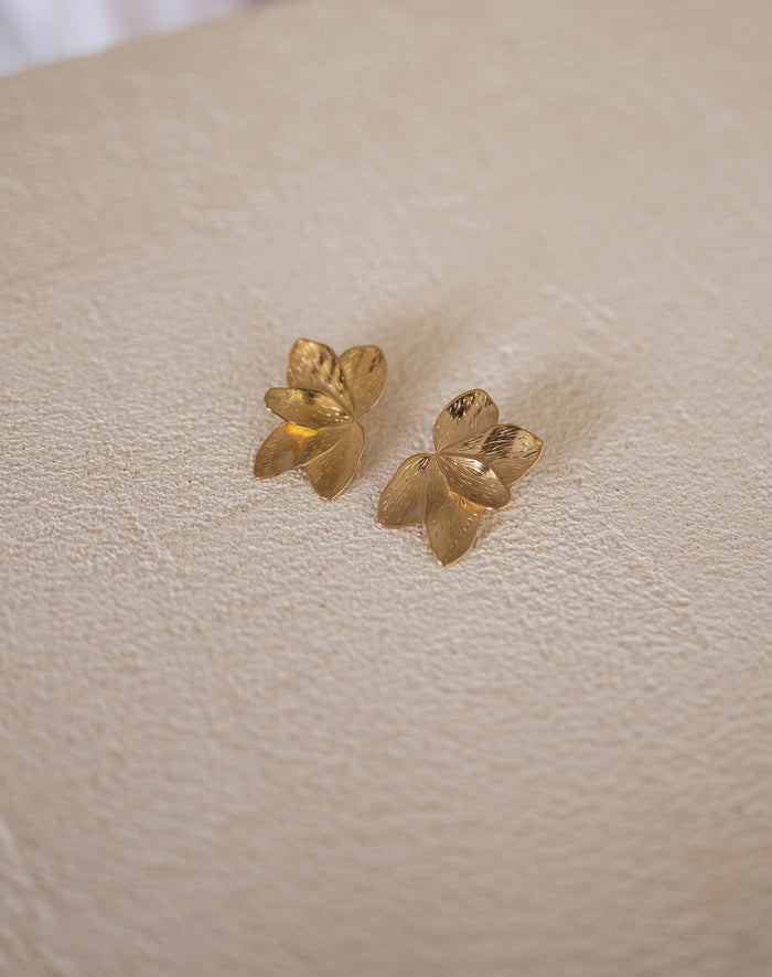 Golden Enza floral stud earrings detail