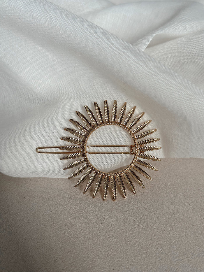 Golden Sola sunburst metal hairclip detail