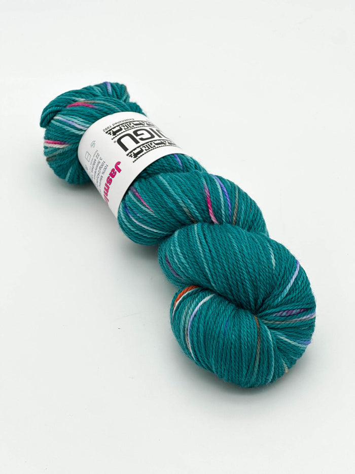 J082