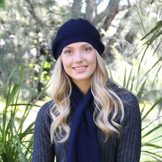Merino and possum dash beret in colour Midnight