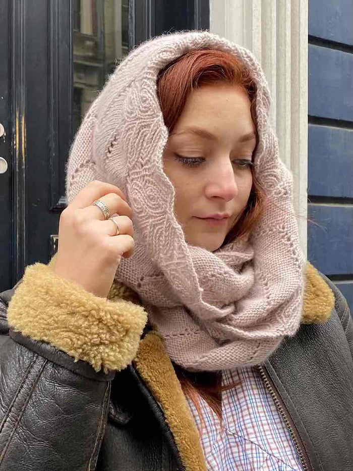 Möbius cowl, No 1 knitting kit
