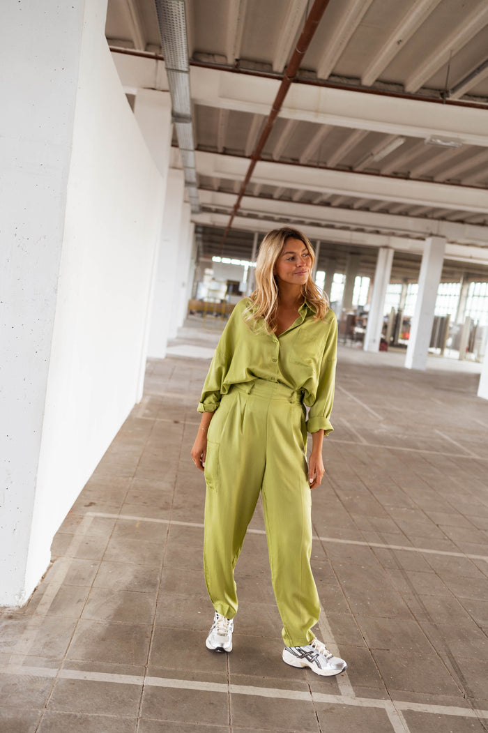 Olive green Chandler cargo pants waist detail