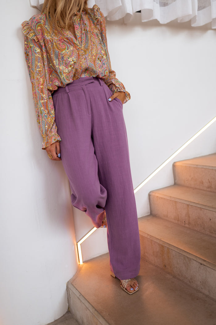 Purple linen Joey pants waist fastening detail