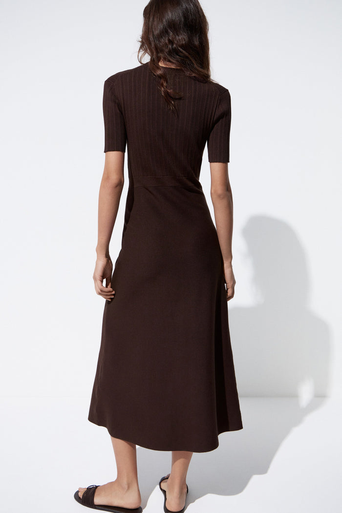 DARK BROWN