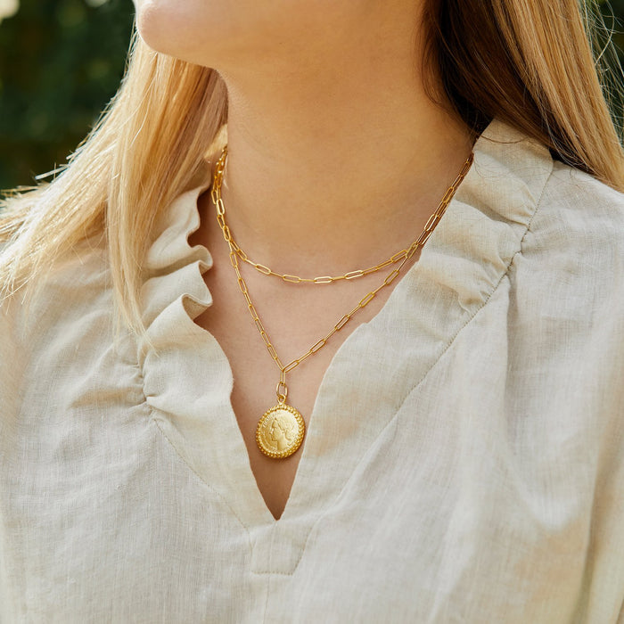 Model in the Susan Shaw Small Paperclip Necklace