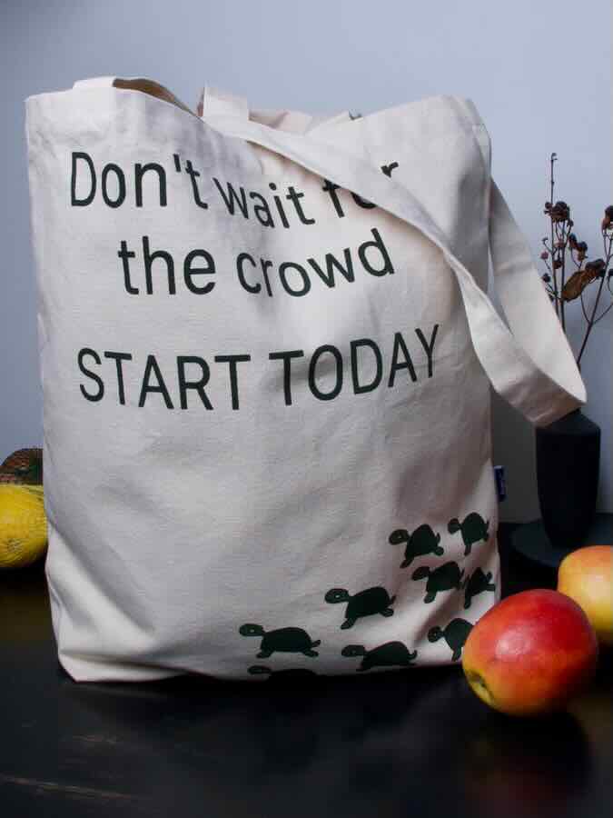 Tote in heavy, organic canvas cotton - Don't wait for the crowd