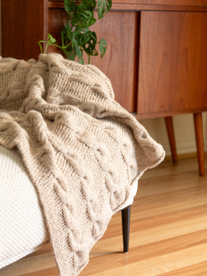 Uno Luscious Cable Throw