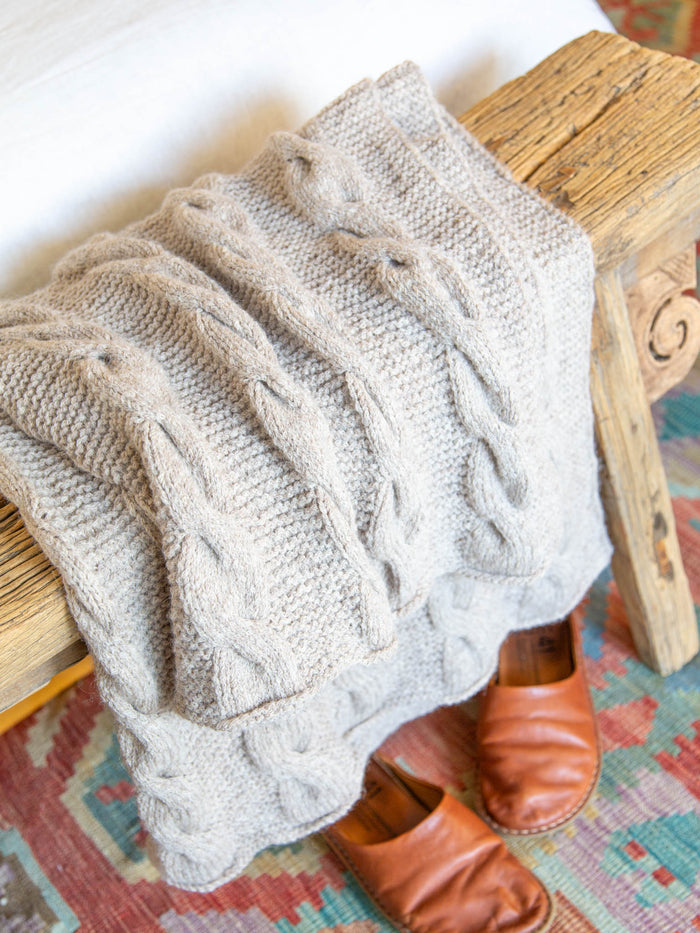 Uno Luscious Cable Throw