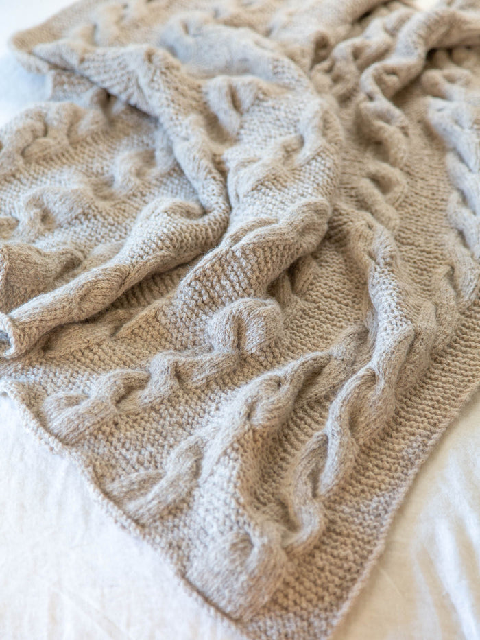 Uno Luscious Cable Throw