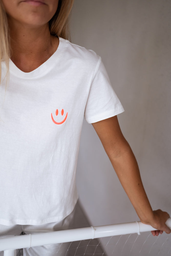 White Smiley t-shirt styled outfit