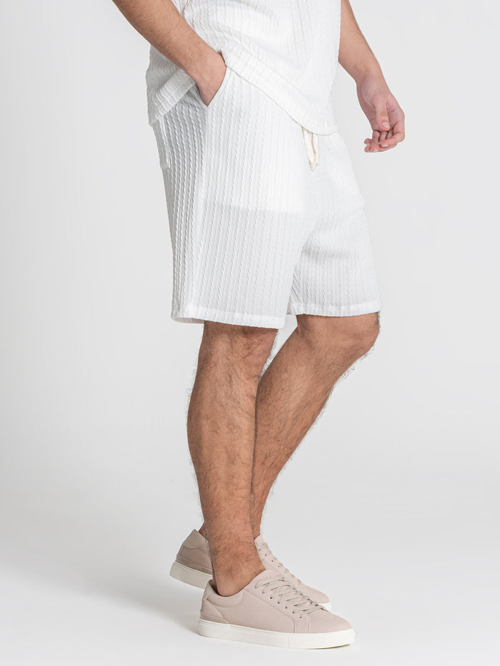 shorts / White Smart Sneakers